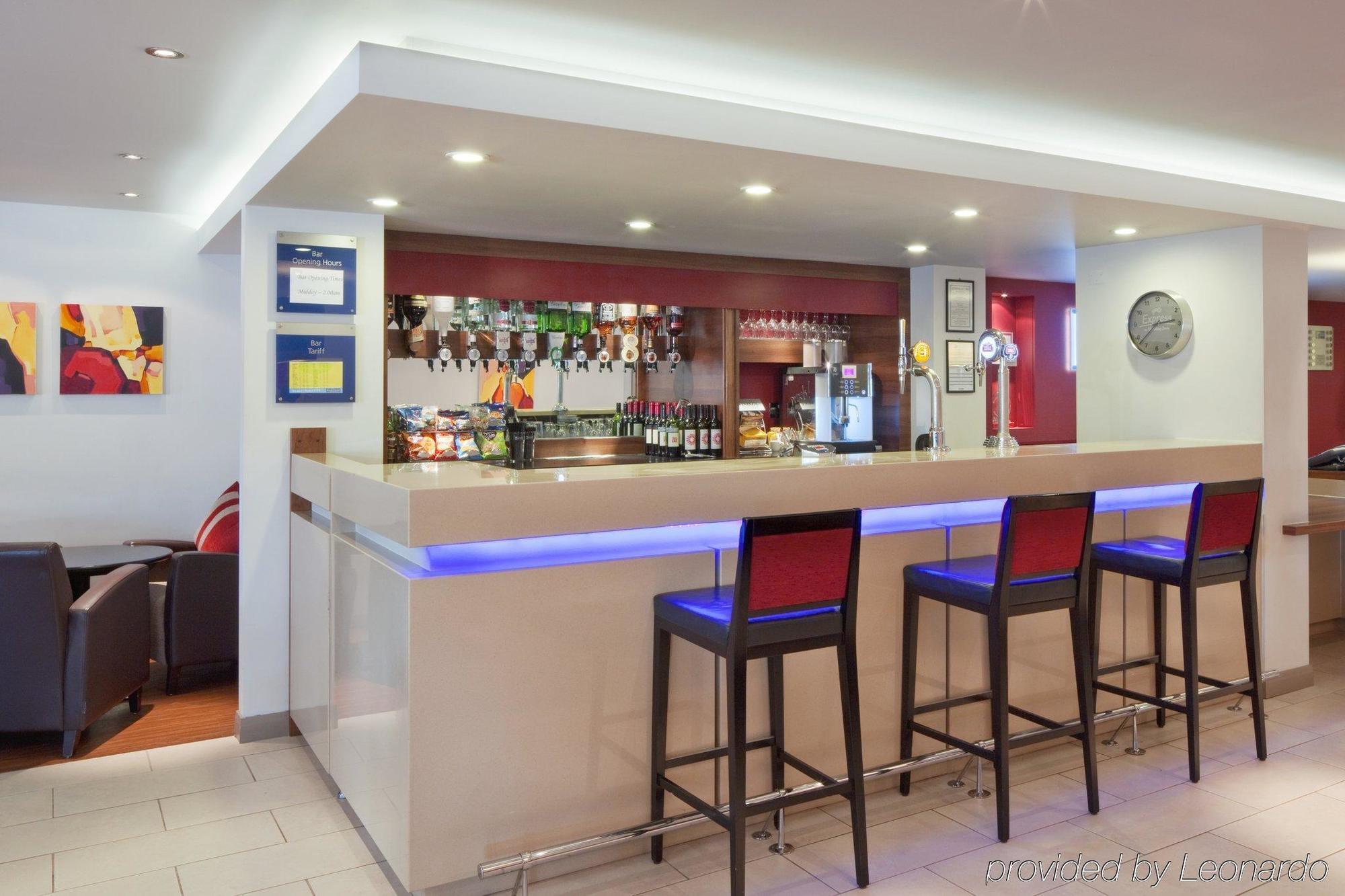 快捷假日埃克塞特酒店 外观 照片